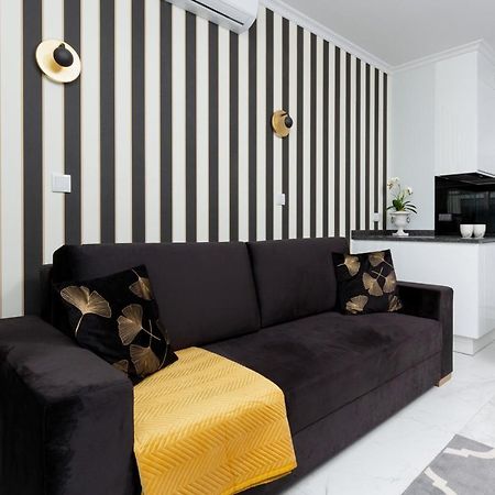 Mennica Residence - City Center Apartments By Noclegi Renters Warszawa Exteriör bild