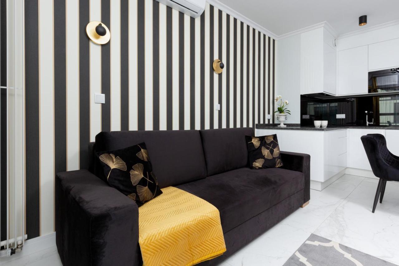 Mennica Residence - City Center Apartments By Noclegi Renters Warszawa Exteriör bild