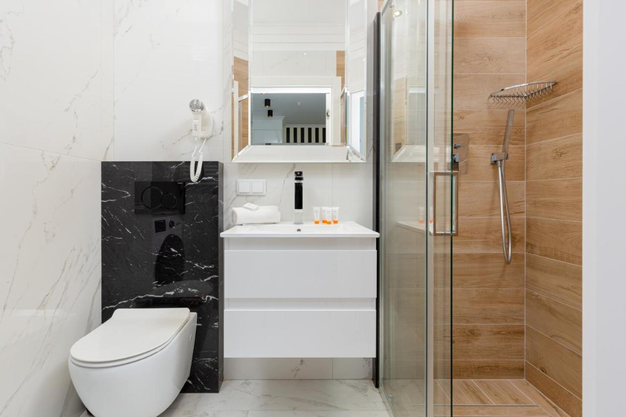 Mennica Residence - City Center Apartments By Noclegi Renters Warszawa Exteriör bild