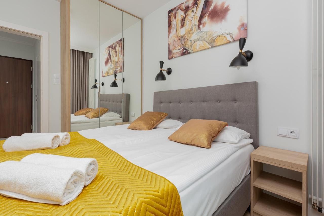 Mennica Residence - City Center Apartments By Noclegi Renters Warszawa Exteriör bild