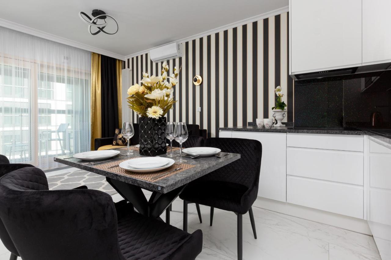 Mennica Residence - City Center Apartments By Noclegi Renters Warszawa Exteriör bild